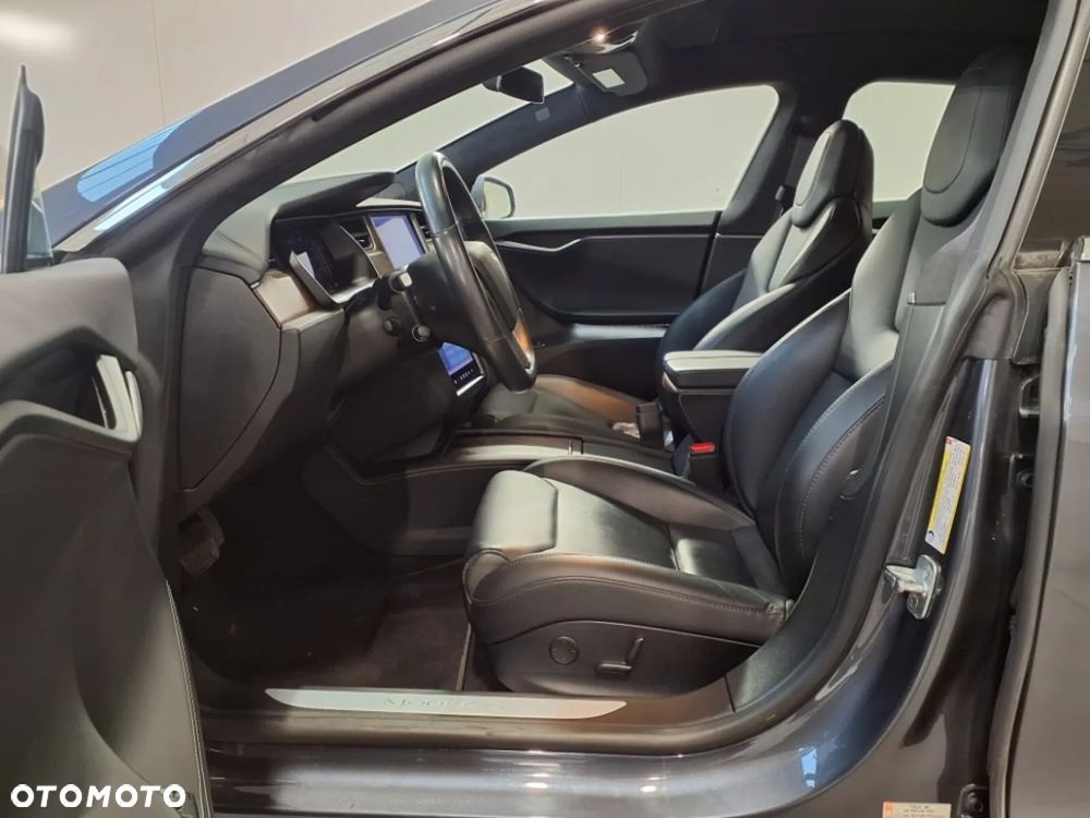 Tesla Model S - 9