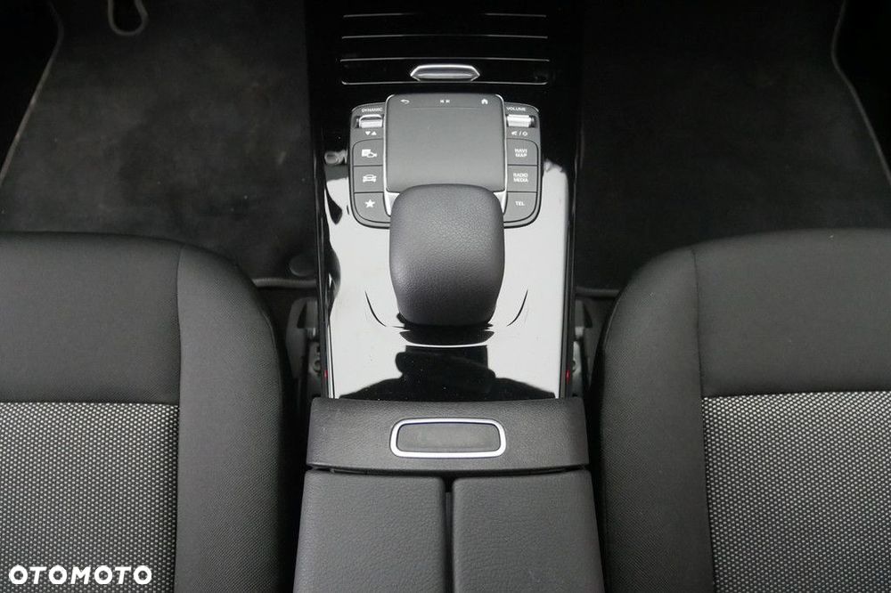 Mercedes-Benz CLA - 11