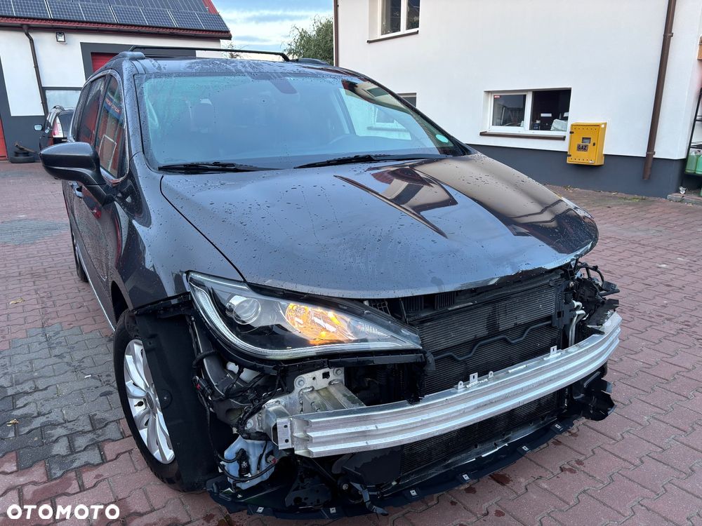 Chrysler Pacifica - 2