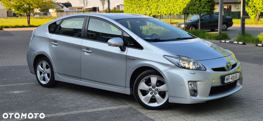 Toyota Prius (Hybrid) Life - 29