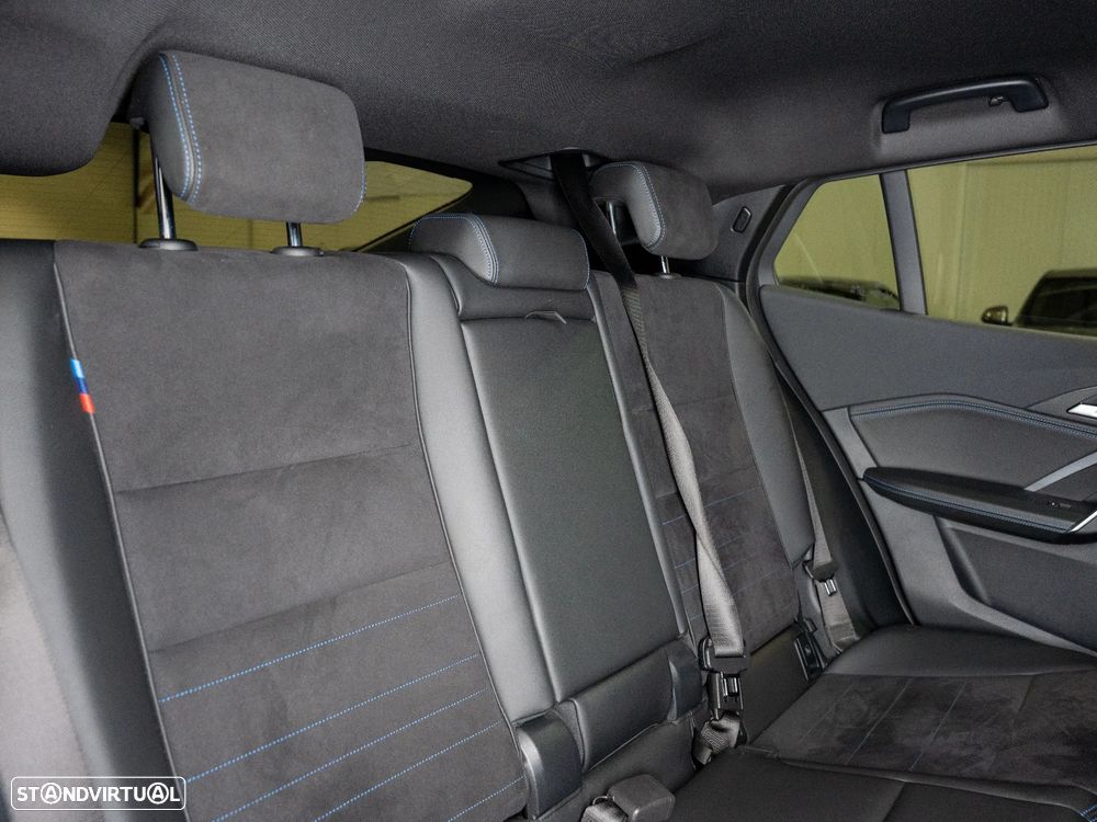 BMW iX2 eDrive20 Pack Desportivo M - 21