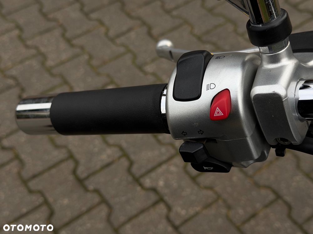 Suzuki Intruder - 19