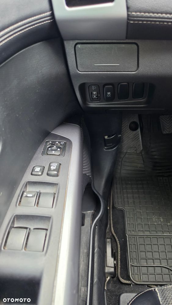 Mitsubishi Outlander 2.2 DI-D 4WD Intense - 22