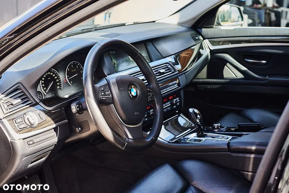 BMW Seria 5 530d xDrive - 14