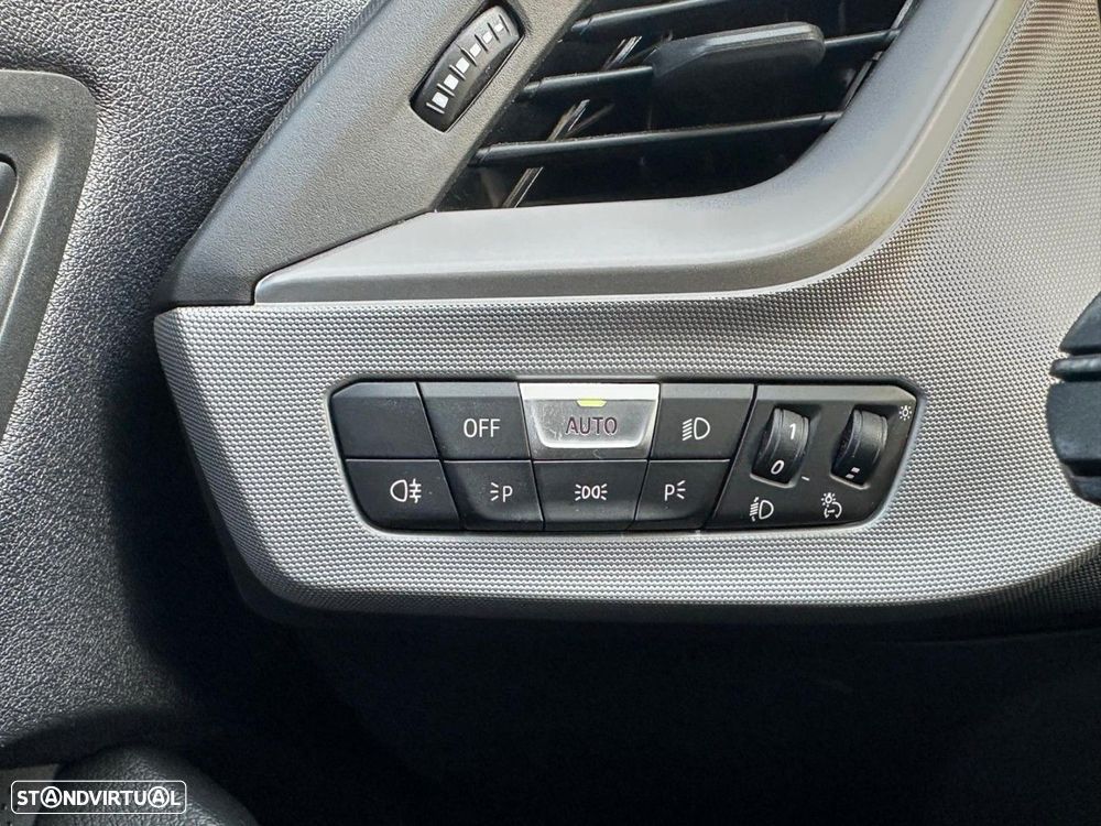 BMW 116 i Aut. Advantage - 32