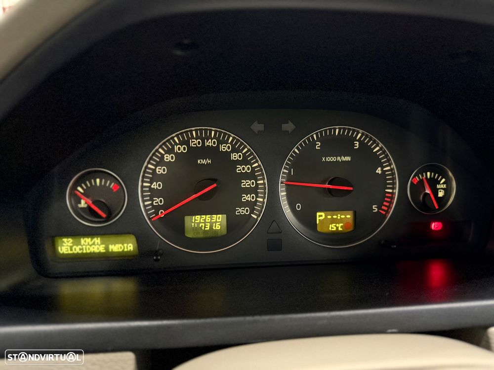 Volvo XC 90 2.4 D5 7L Nivel 3 Auto. - 17