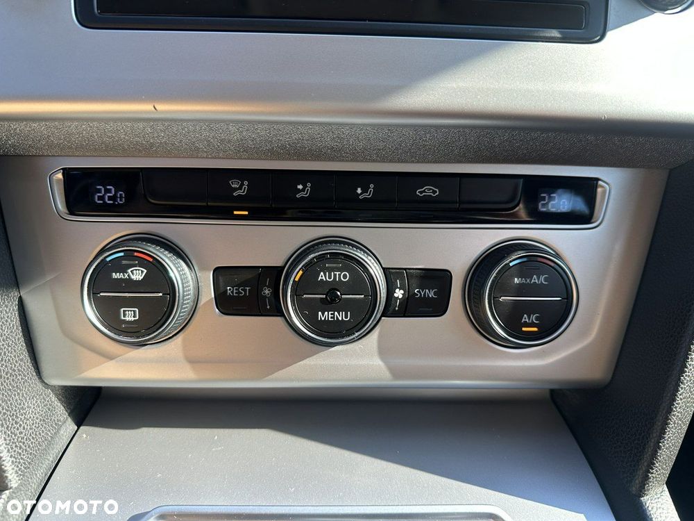 Volkswagen Passat - 23