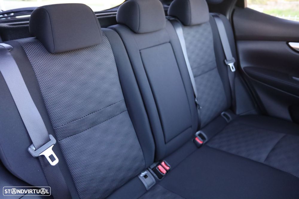 Nissan Qashqai 1.5 dCi N-Connecta 18 - 15