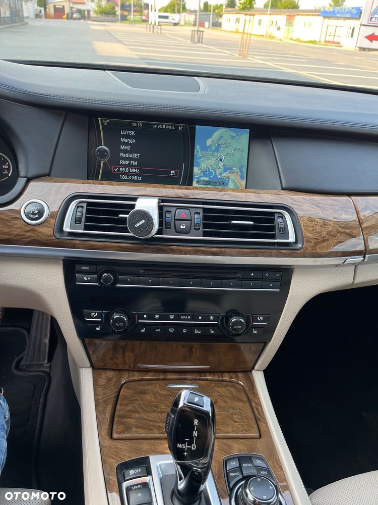 BMW Seria 7 740d - 12