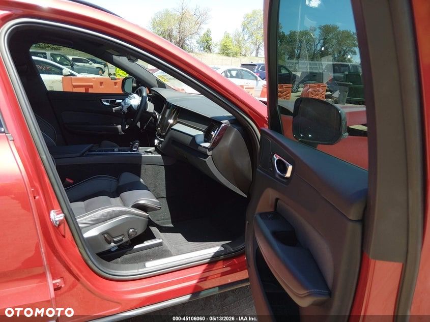 Volvo XC 60 T5 AWD R-Design - 5