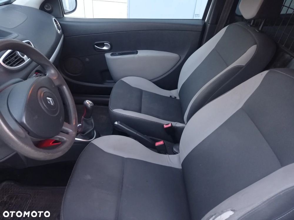 Renault Clio - 21