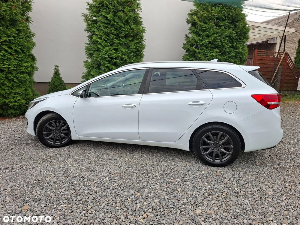Kia Ceed 1.6 GDI DCT SW Platinum Edition - 26