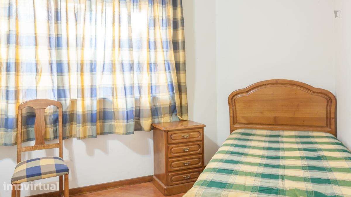 Quarto - localizado em Pedrouços Porto - Grande imagem: 2/33
