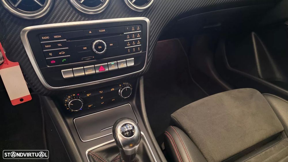 Mercedes-Benz A 200 d AMG Line - 40