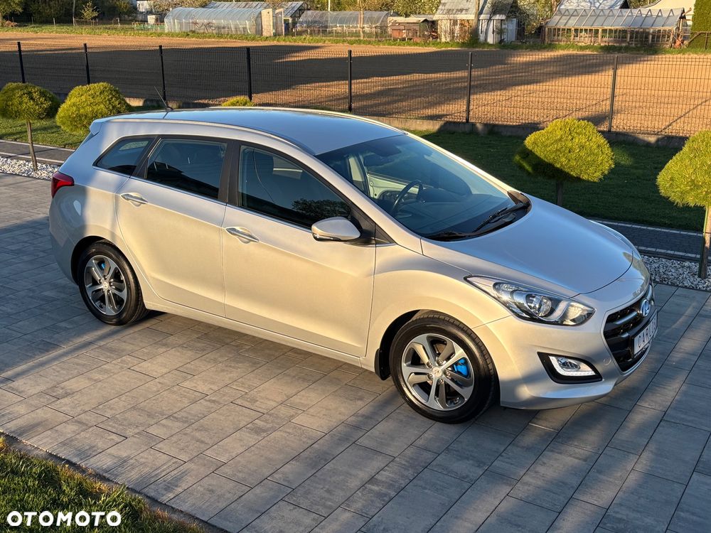 Hyundai i30 blue Kombi 1.6 GDi YES Silver - 18