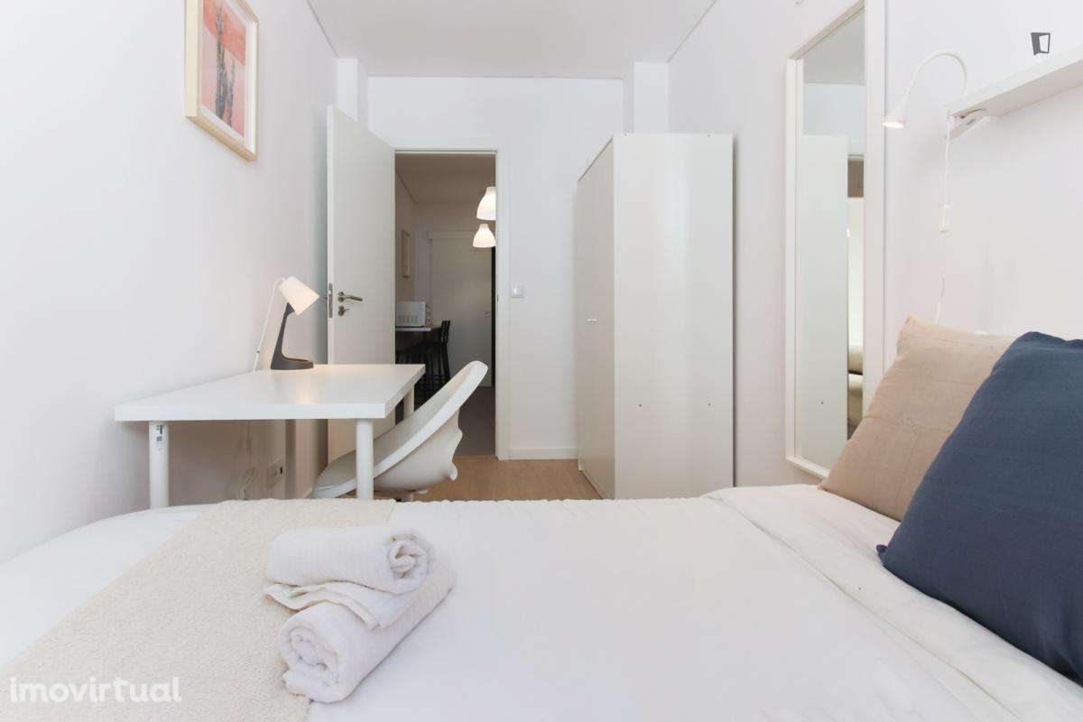 Quarto - localizado em Alameda Lisbon - Grande imagem: 2/10