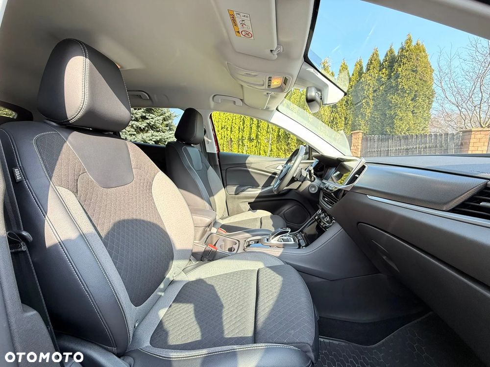 Opel Grandland X 1.2 T GPF Design&Tech S&S - 29