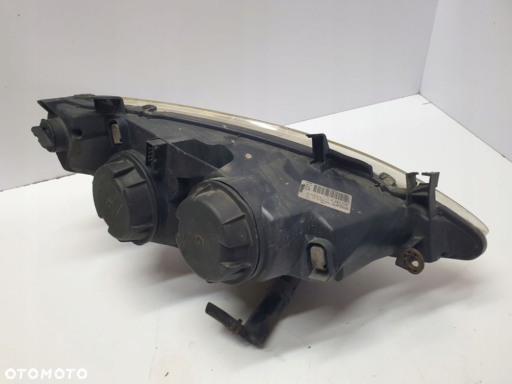 REFLEKTOR LAMPA PRZEDNIA PRAWA PRZÓD PRAWY PEUGEOT 307 - 4