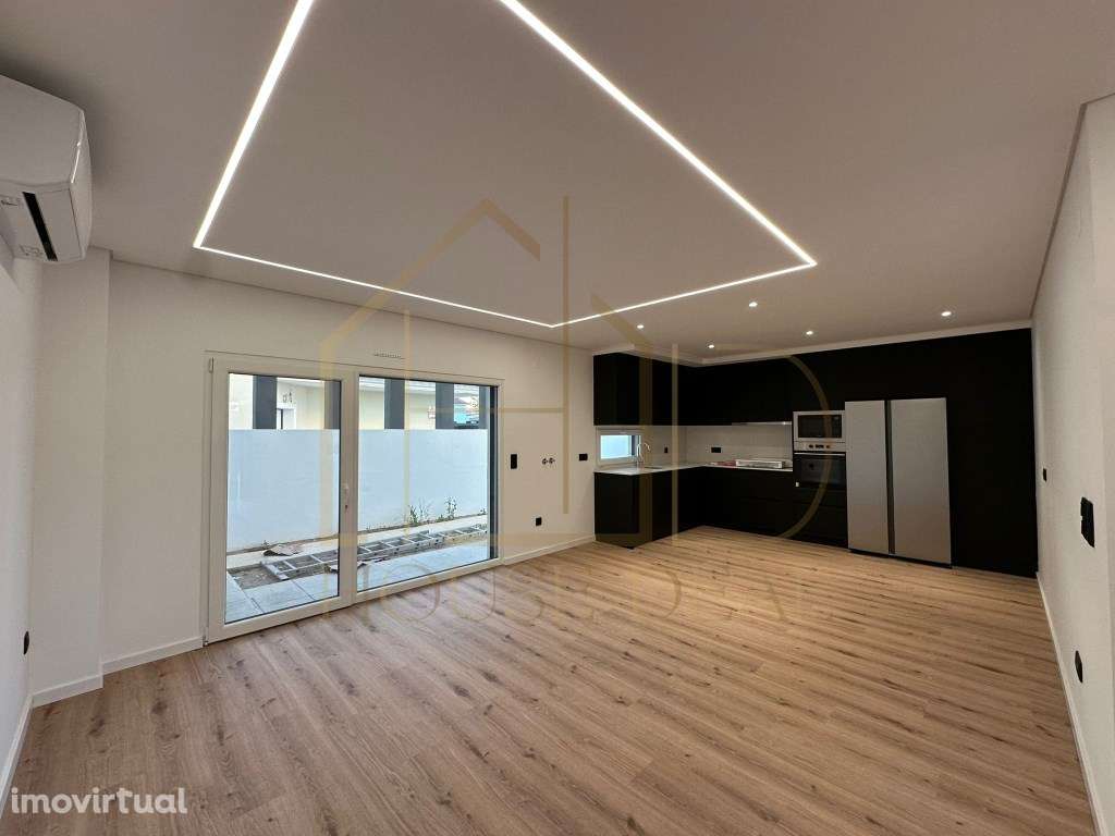 EXCELENTE Moradia T4 com Pérgola. Pinhal do General. Fernão Ferro - Grande imagem: 5/26