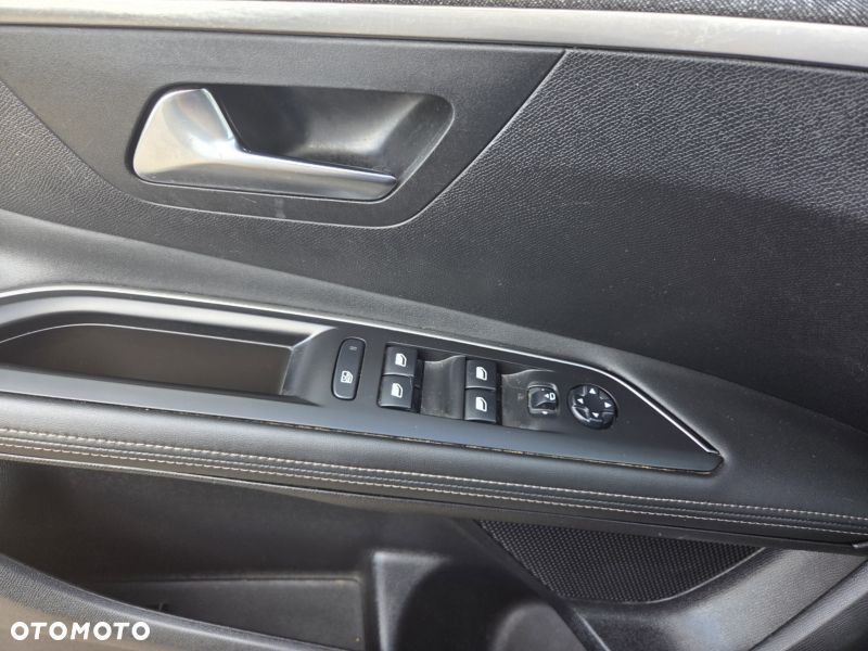 Peugeot 3008 BlueHDi 130 Stop & Start EAT8 Allure - 27