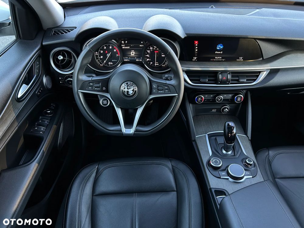 Alfa Romeo Stelvio 2.0 Turbo 16V AT8-Q4 Ti - 13