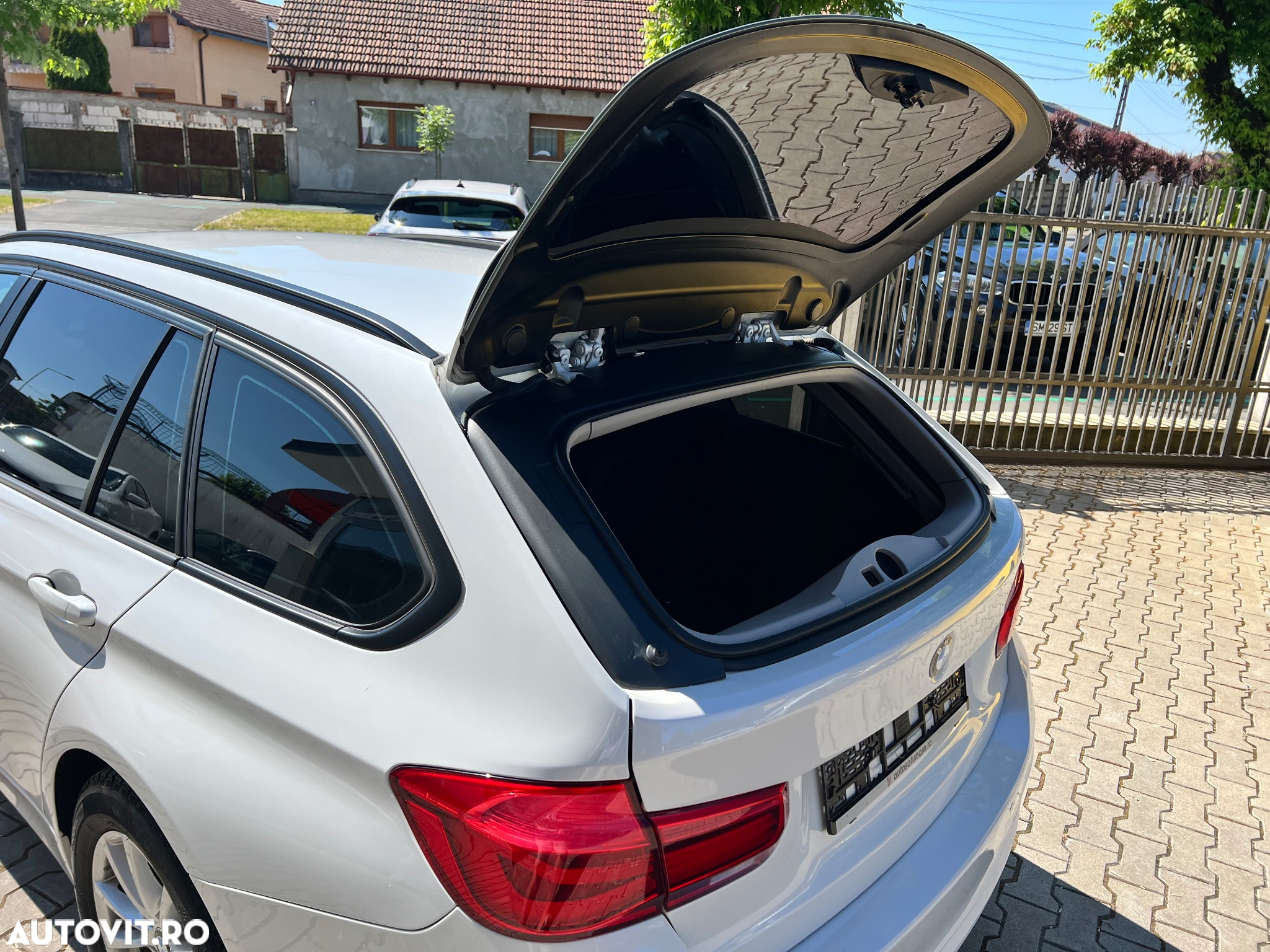 BMW Seria 3 318d Touring Aut. Advantage - 11
