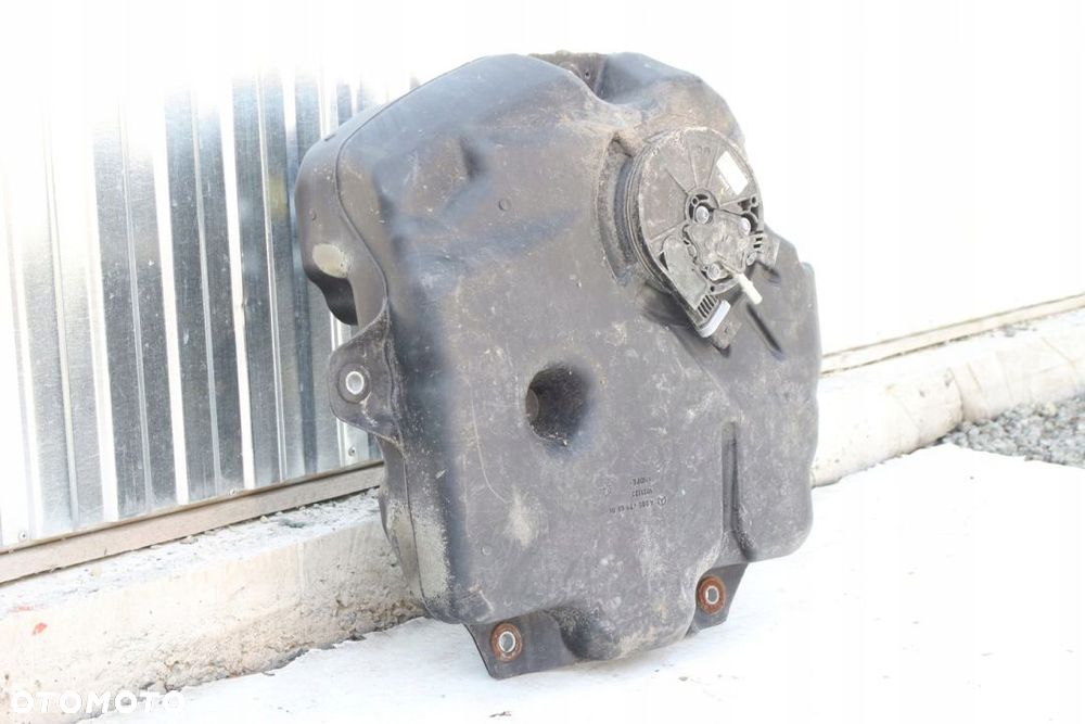 Zbiornik Adblue Mercedes C-Klasa W205 - 6