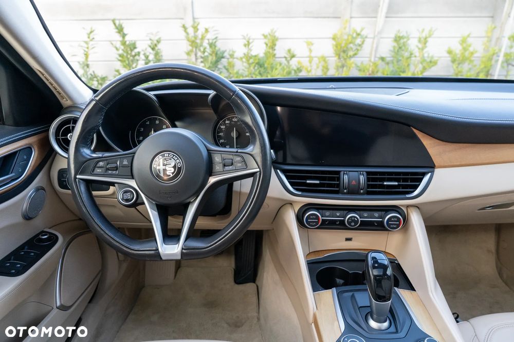 Alfa Romeo Giulia - 16