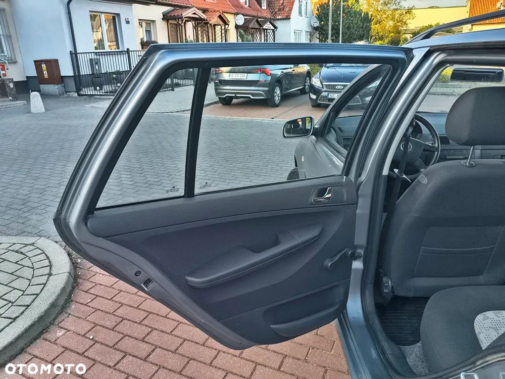 Skoda Fabia 1.4 16V Combi Comfort - 27
