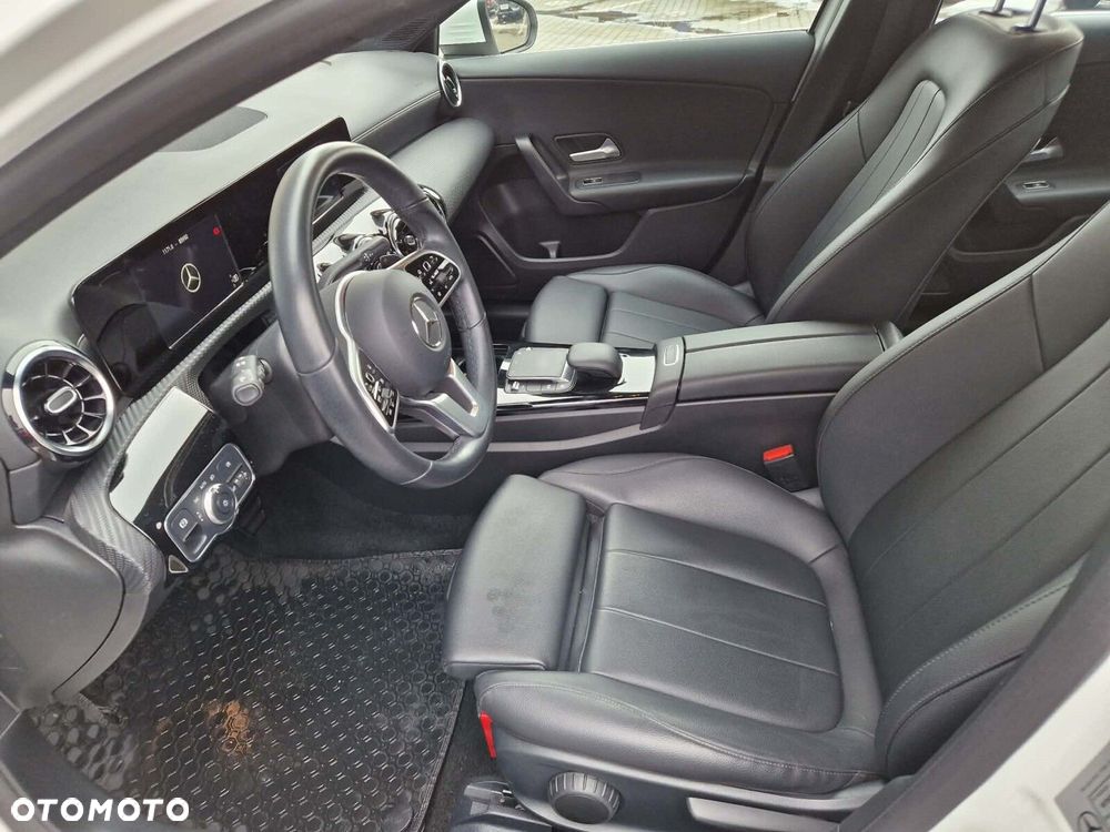 Mercedes-Benz Klasa A 180 Style 7G-DCT - 31