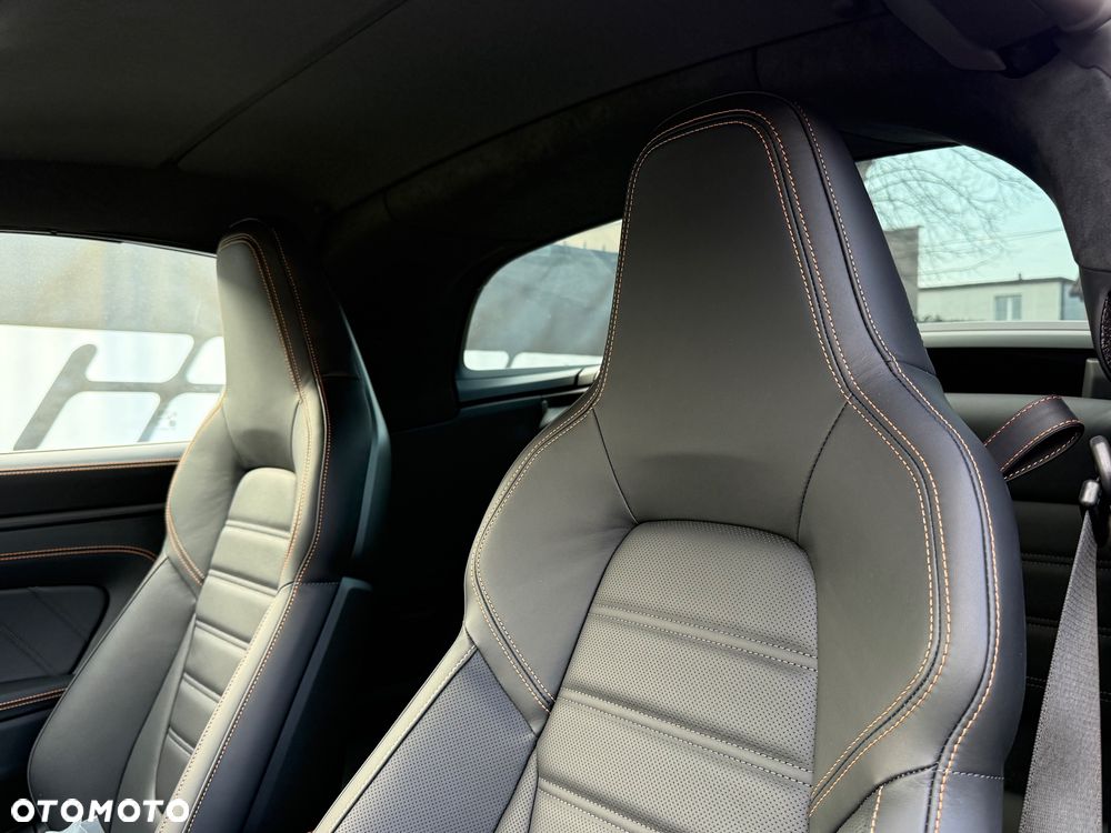 Porsche 911 Targa 4 GTS PDK - 21