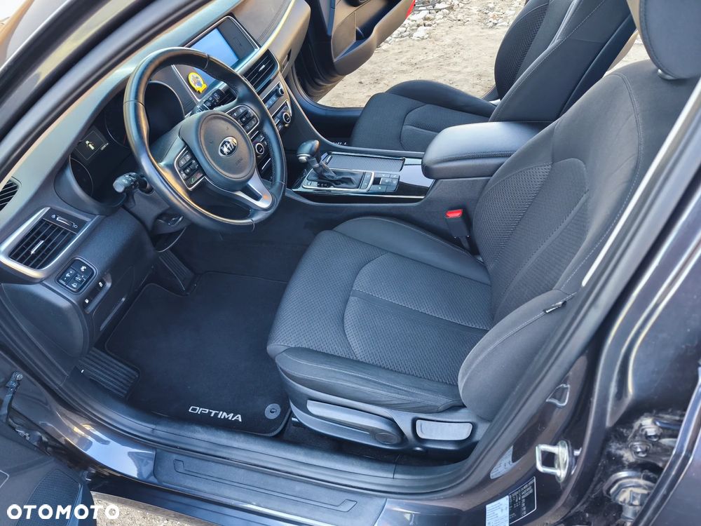 Kia Optima 2.0 L - 16