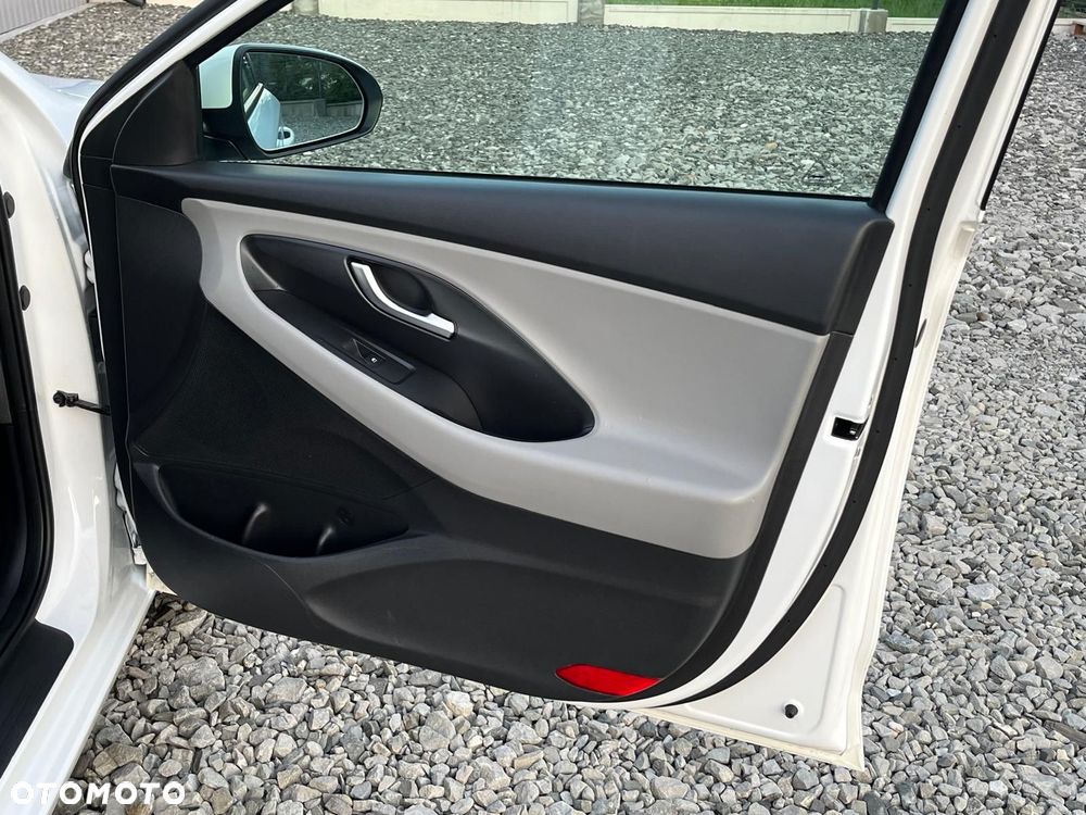 Hyundai i30 1.6 D Classic + - 34