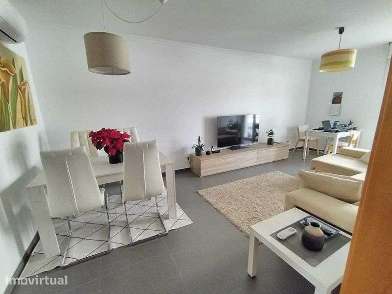 Apartamento T2 Mobilado com Piscina e Garagem em Condomínio - Grande imagem: 5/10