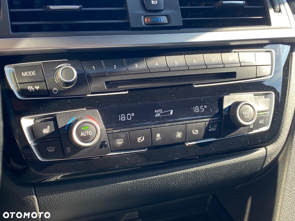 BMW Seria 3 320i GPF xDrive - 24