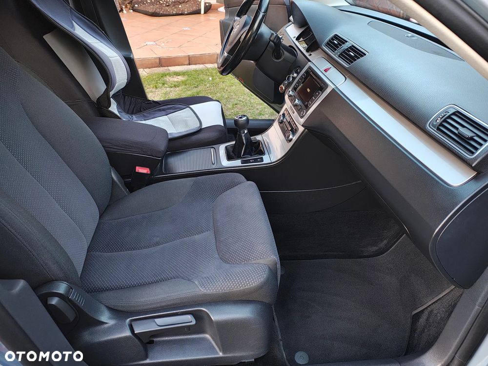 Volkswagen Passat 1.6 TDI Comfortline - 9