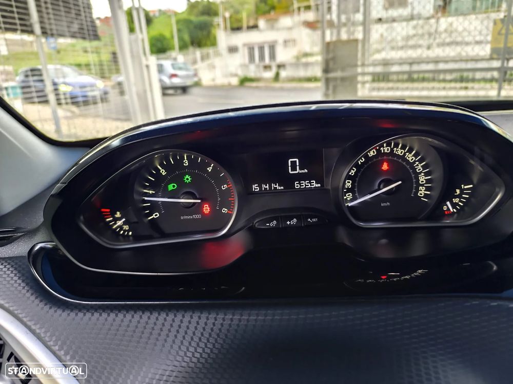 Peugeot 2008 1.6 BlueHDi Style - 20