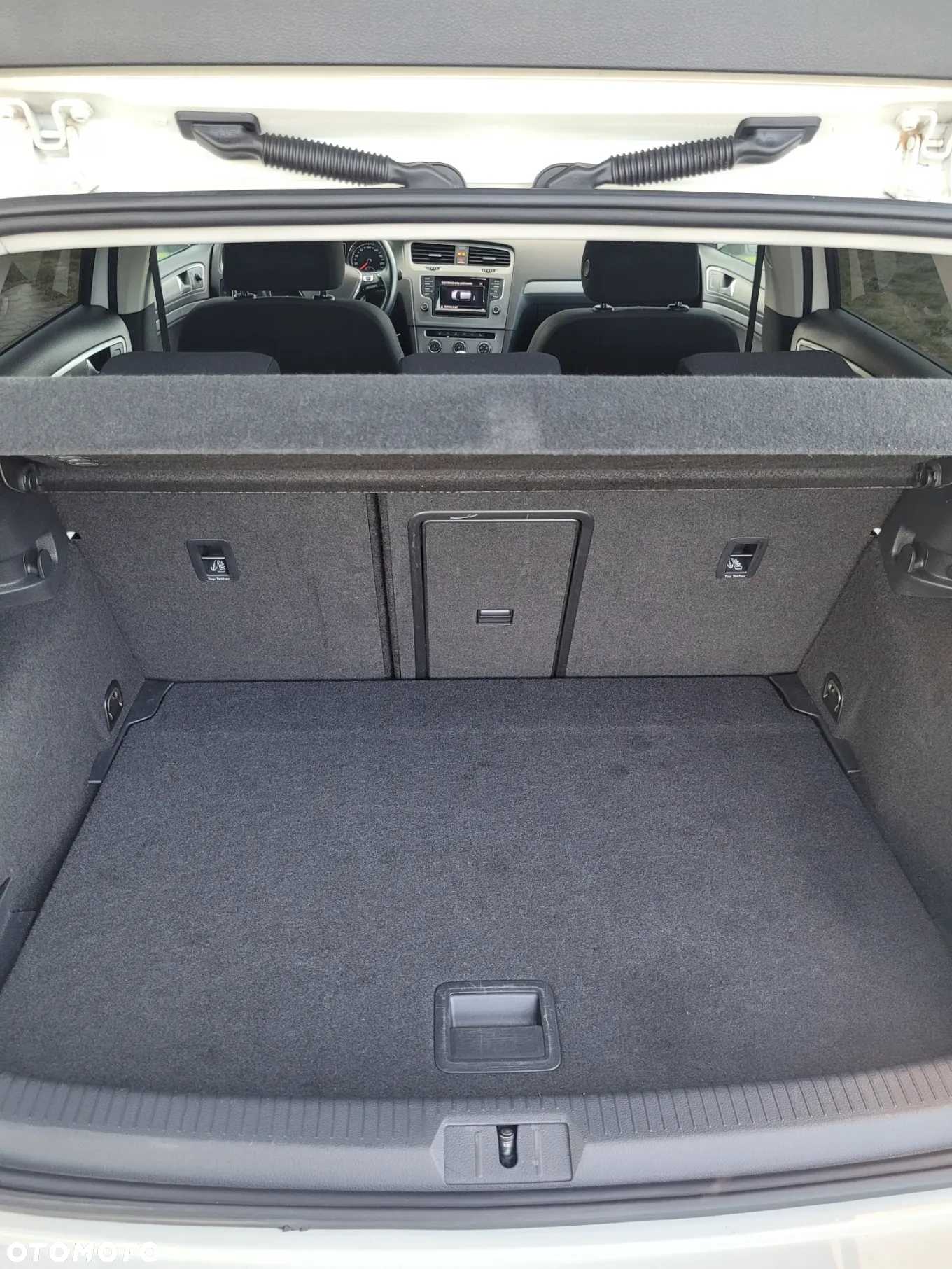 Volkswagen Golf 1.6 TDI BlueMotion Technology Comfortline - 12