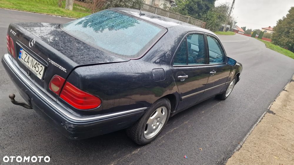 Mercedes-Benz Klasa E 300 TD Avantgarde - 3
