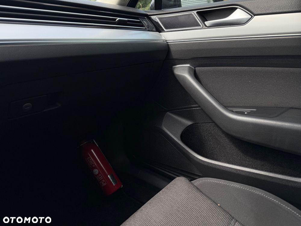 Volkswagen Passat Variant 1.6 TDI SCR DSG Comfortline - 27