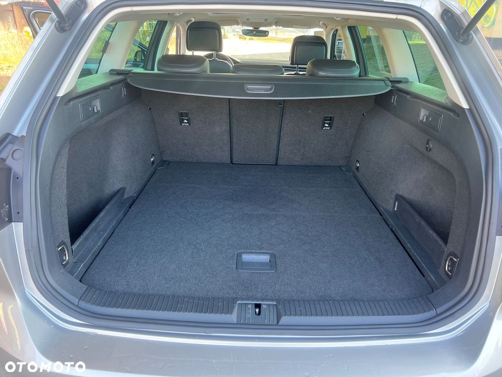 Volkswagen Passat 2.0 TDI (BlueMotion Technology) Highline - 33