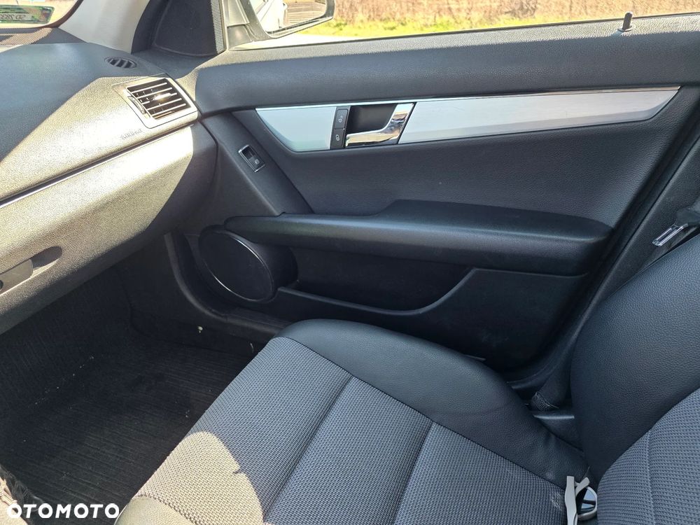 Mercedes-Benz Klasa C ver-220-cdi-avantgarde - 18