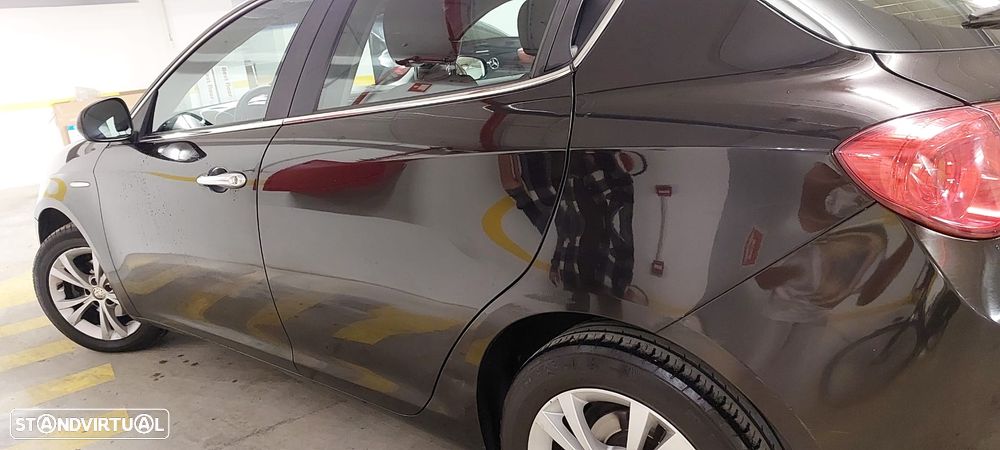 Alfa Romeo Giulietta 1.6 JTDM Corporate - 6