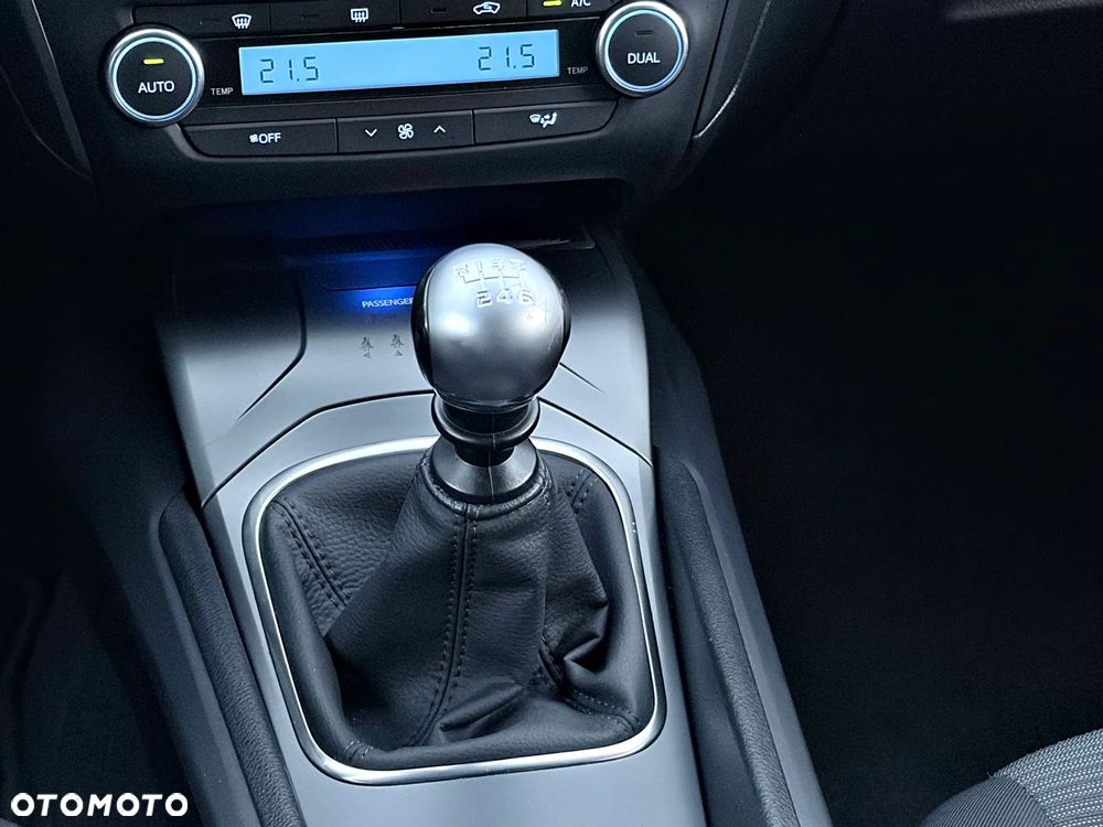 Toyota Avensis 1.8 Premium - 28