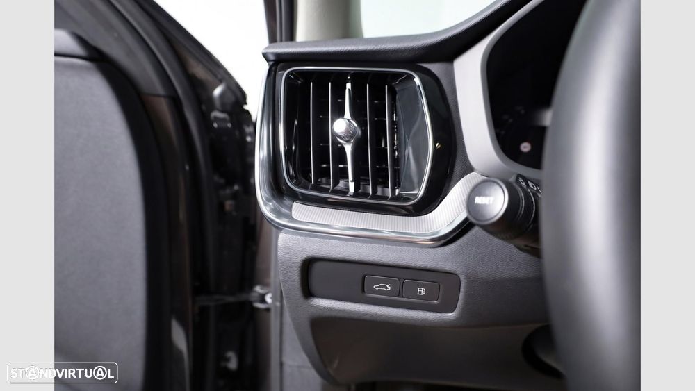 Volvo V60 2.0 T6 AWD TE Plus Dark — fotografia 7