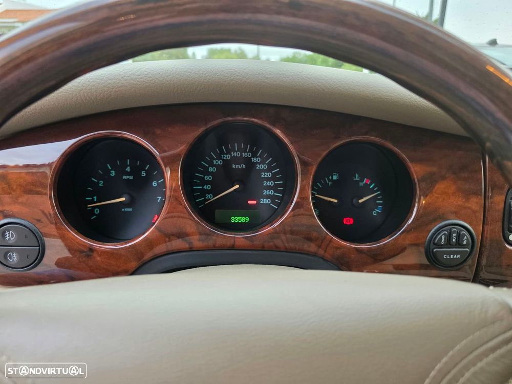 Jaguar XJ - 14