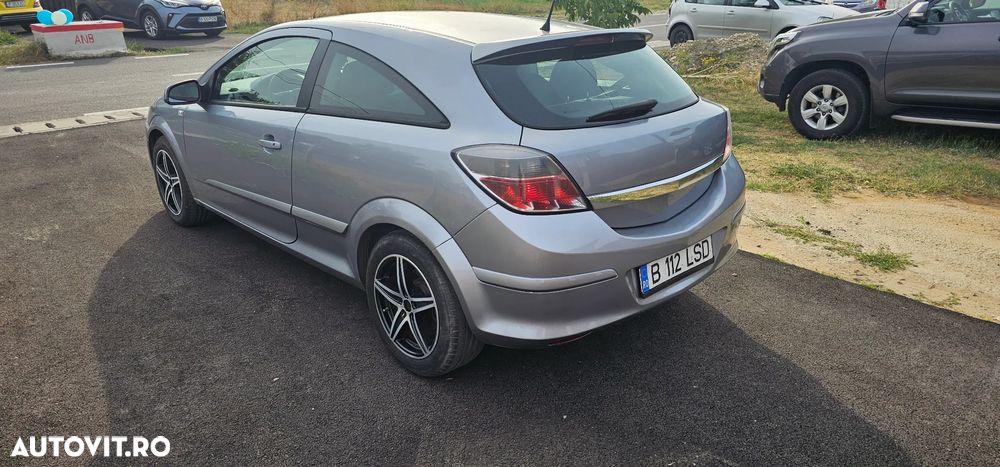 Opel Astra GTC 1.6 Cosmo - 4