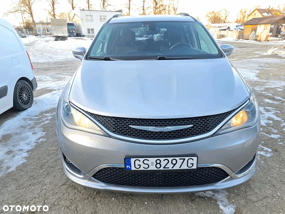 Chrysler Pacifica - 3