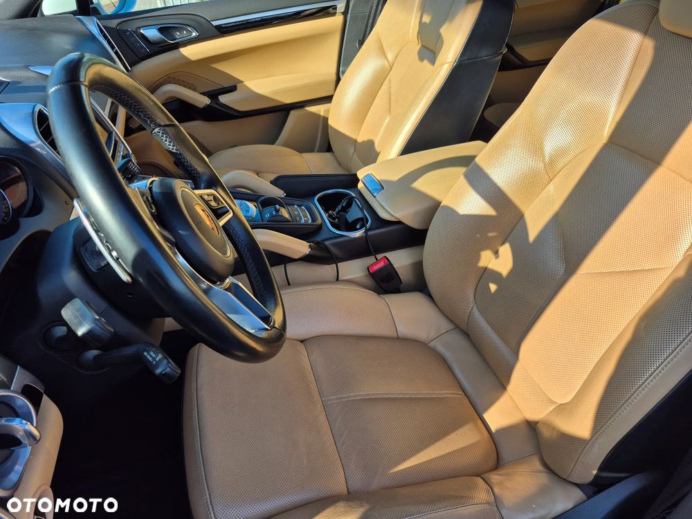 Porsche Cayenne Tiptronic S - 25