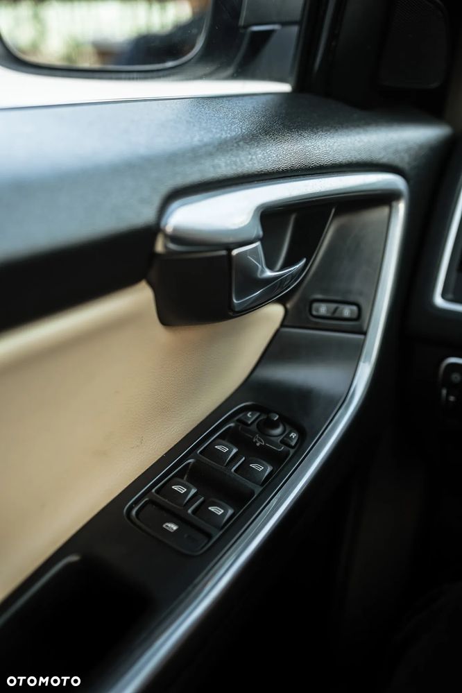 Volvo XC 60 T6 AWD Drive-E Momentum - 13